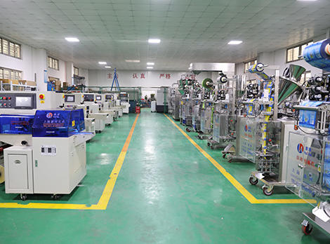Double guarantee of efficiency and quality of disposable mask automatic packaging machine